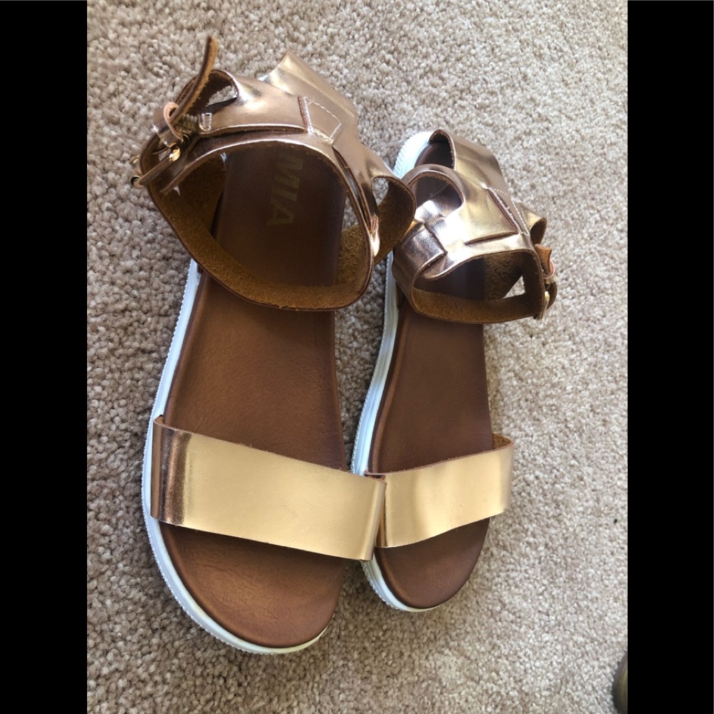 Sandals - Picture 3 of 4